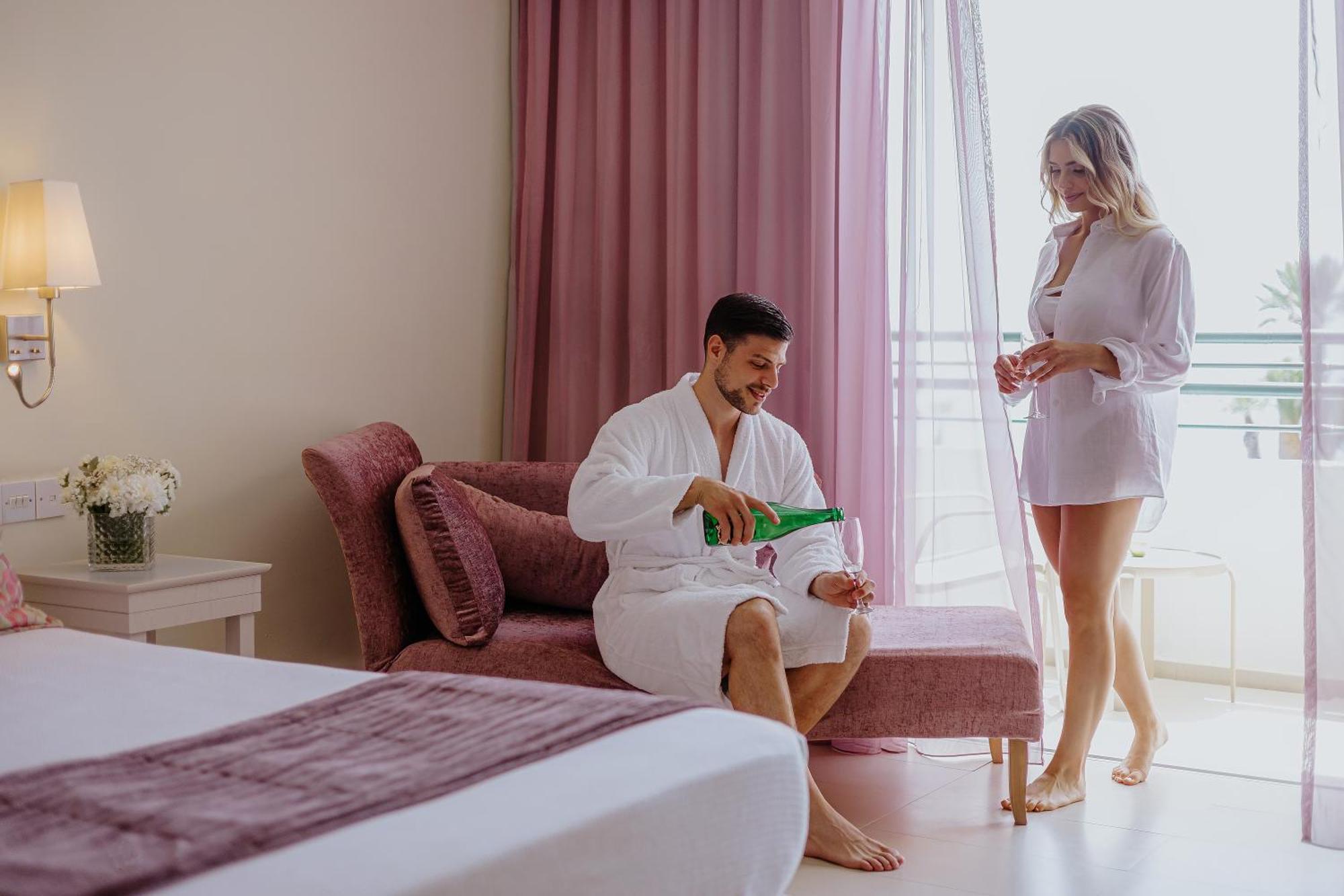 Louis Imperial Beach Paphos Bagian luar foto